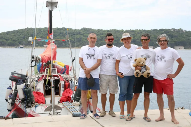 Sa&scaron;a Fegić krenuo na put oko svijeta legendarnom jedrilicom HIR 3