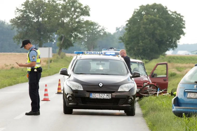 Biciklistkinja poginula nakon &scaron;to je na nju naletio osobni automobil