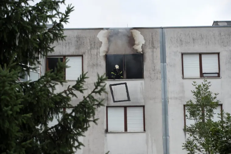 BUKNUO POŽAR U ZGRADI NA MALE&Scaron;NICI: Stan u potpunosti izgorio, vatrogasci ugasili vatru