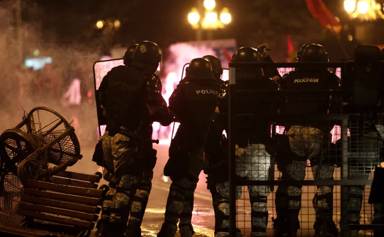 Nasilje u Skoplju! Ulicama zavladalo opsadno stanje: 'Makedonijo, nećemo odustati'