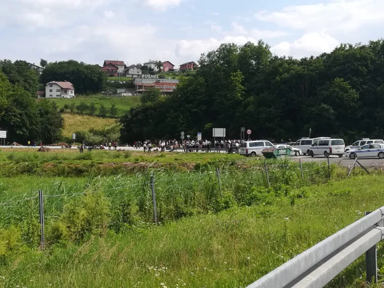 Napeta situacija u BiH: Migranti krenuli prema Hrvatskoj!