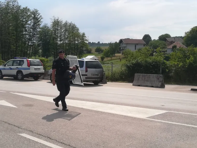 Napeta situacija u BiH: Migranti krenuli prema Hrvatskoj!