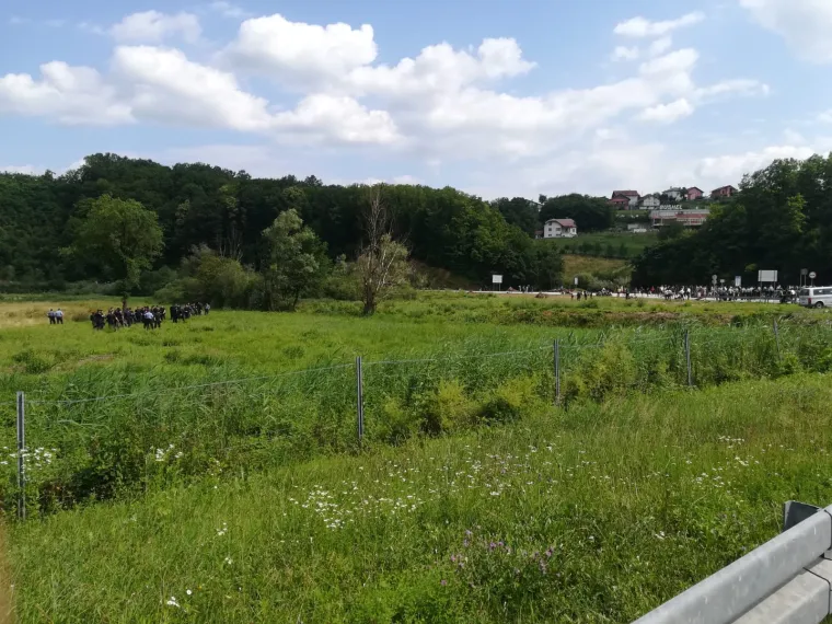 Napeta situacija u BiH: Migranti krenuli prema Hrvatskoj!