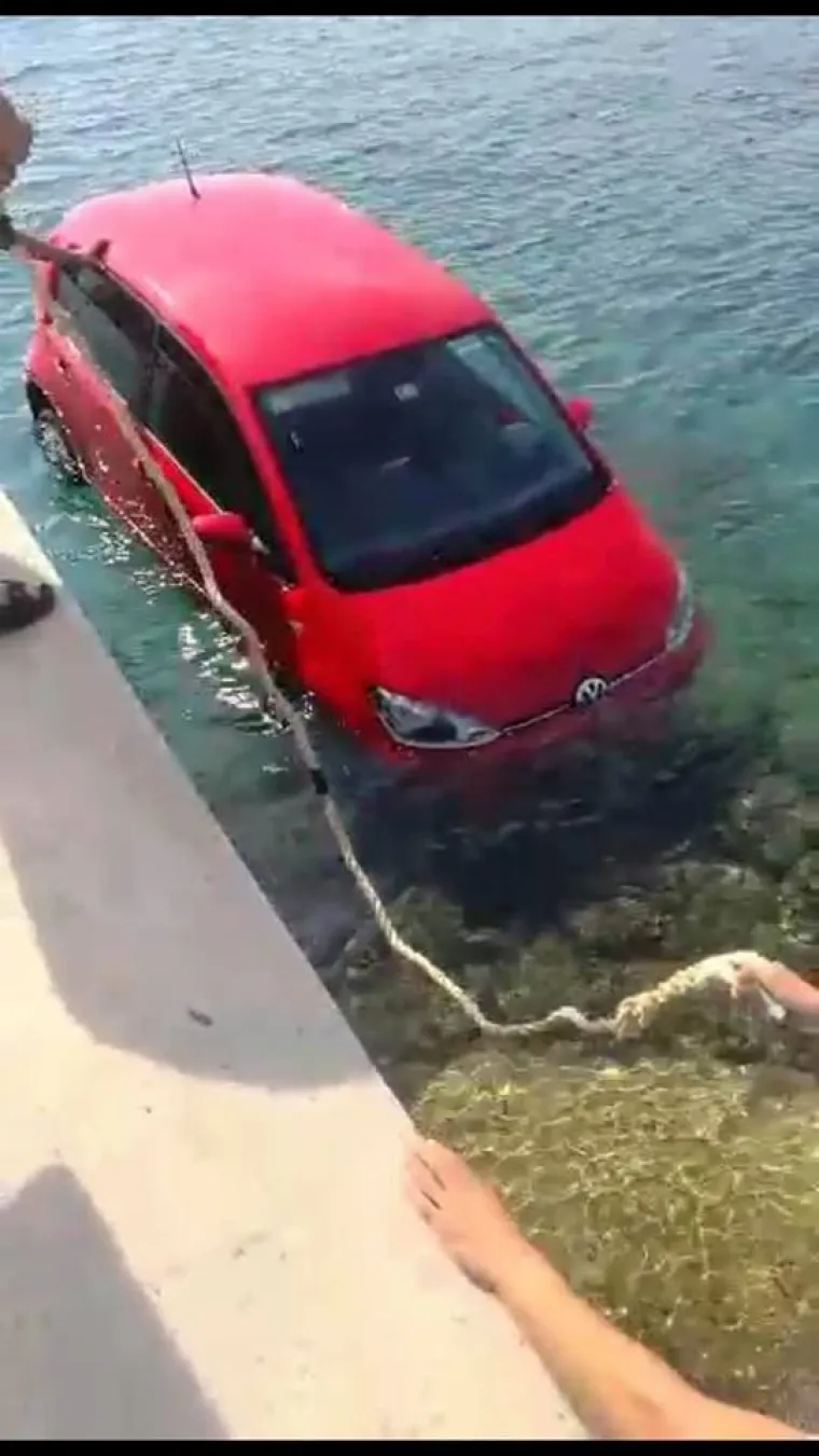 Iz policije su potvrdili okolnosti događaja ovog incidenta te istaknuli kako u nesreći nema ozlijeđenih jer nitko od putnika nije bilo u vozilu