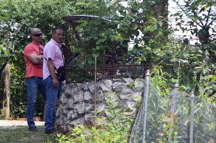 DONJE STATIVE: U vikend-naselju pronađena mrtva osoba, sumnja se na ubojstvo