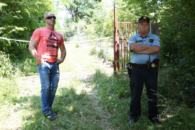 U prijepodnevnim satima policija je dobila dojavu o ubojstvu u mjestu Donje Stative. U obiteljskoj kući pronađeno je mrtvo tijelo mlade mu&scaron;ke osobe koja je oko 11 sati ustrijeljena vojničkom pu&scaron;kom. Ubojica je uhićen.