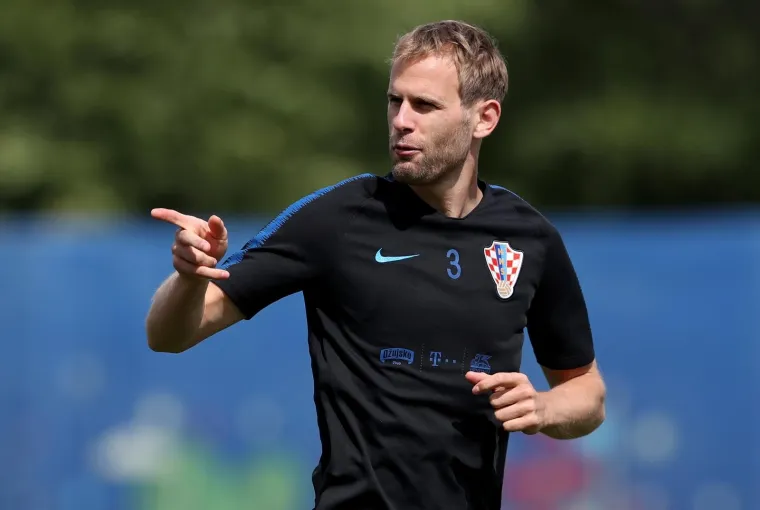 Nakon &scaron;to je Kalinić postao prvi hrvatski nogometa&scaron; koji je izbačen iz reprezentacije na velikim natjecanjima, izbornik Dalić se na&scaron;ao u problemu jer na treningu ne može sastaviti dvije momčadi koje bi igrale jedna protiv druge.