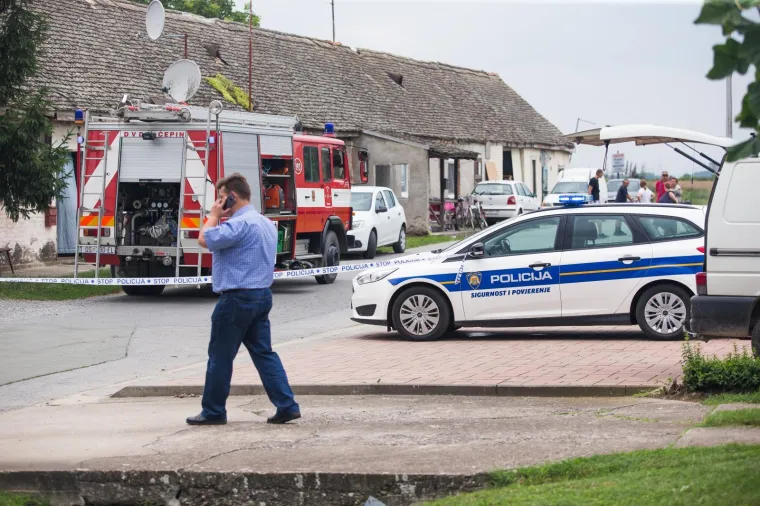 NEZAPAMĆENA TRAGEDIJA U ČEPINU: Četvorica radnika upala u kanalizacijski šaht, dvojica poginula