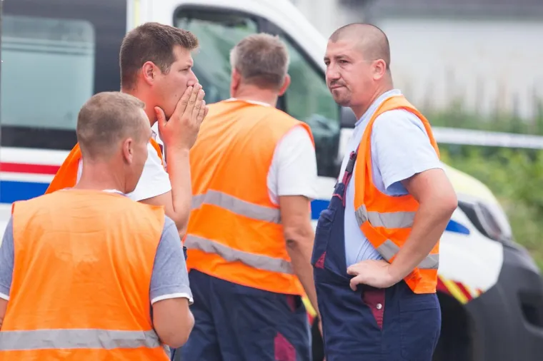 NEZAPAMĆENA TRAGEDIJA U ČEPINU: Četvorica radnika upala u kanalizacijski šaht, dvojica poginula