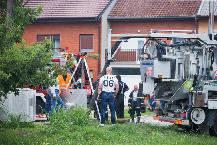 NEZAPAMĆENA TRAGEDIJA U ČEPINU: Četvorica radnika upala u kanalizacijski &scaron;aht, dvojica poginula