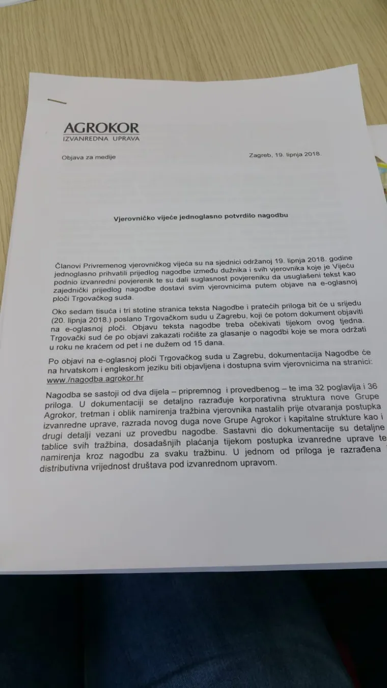 Privremeno vjerovničko vijeće jednoglasno je izglasalo nagodbu u Agrokoru koja nakon ovoga ide na Trgovački sud, a to je potvrdio i premijer Andrej Plenković. 
Nagodba je izglasana nakon jutro&scaron;nje sjednice Privremenog vjerovničkog vijeća na kojoj su članovi jednoglasno dali suglasnost povjereniku na konačan tekst nagodbe.