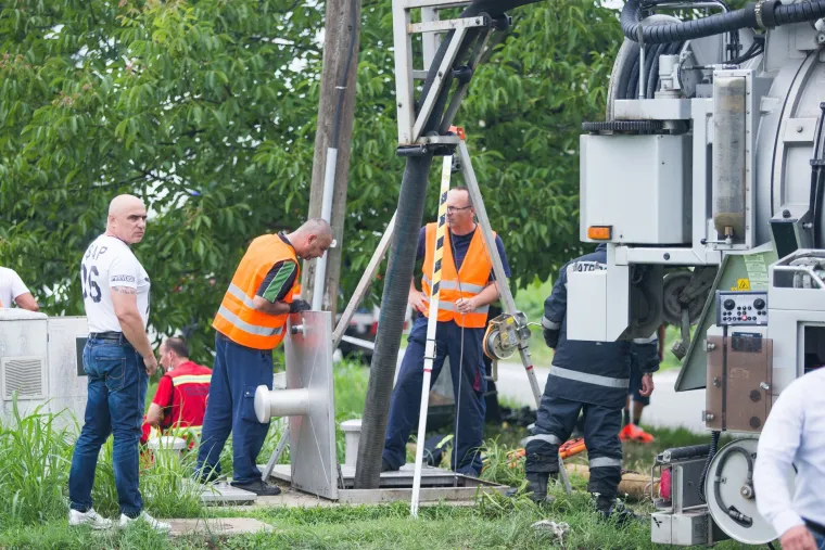 Uznemirujuće fotografije: Dvojica djelatnika Vodovoda smrtno stradala u Čepinu!