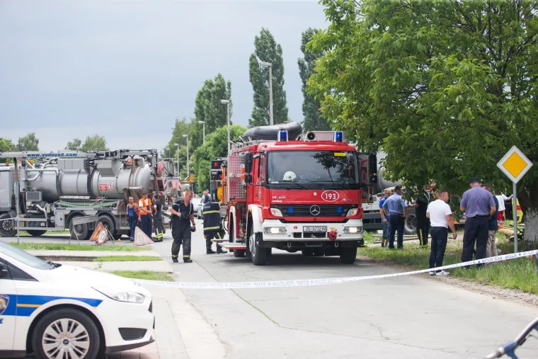 Uznemirujuće fotografije: Dvojica djelatnika Vodovoda smrtno stradala u Čepinu!