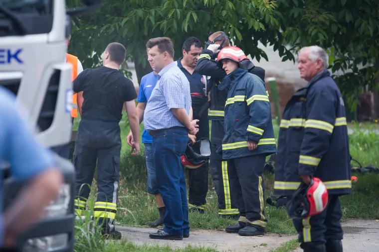 Uznemirujuće fotografije: Dvojica djelatnika Vodovoda smrtno stradala u Čepinu!