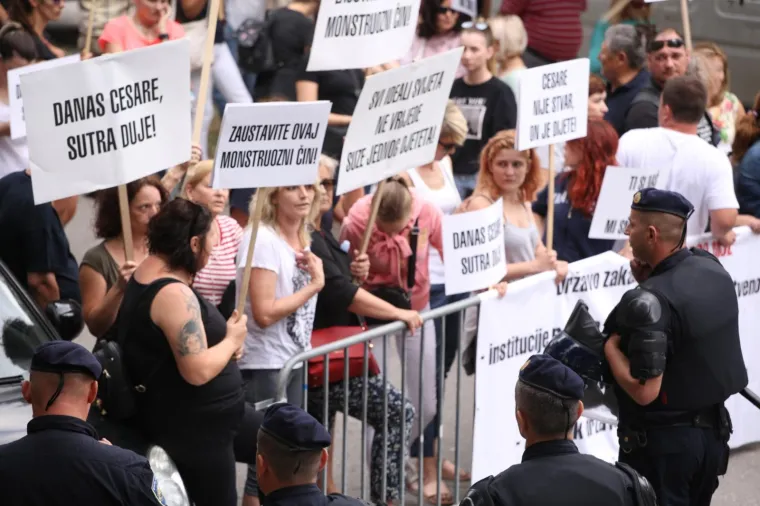 Građani prosvjeduju protiv ovrhe nad dječakom Cesareom