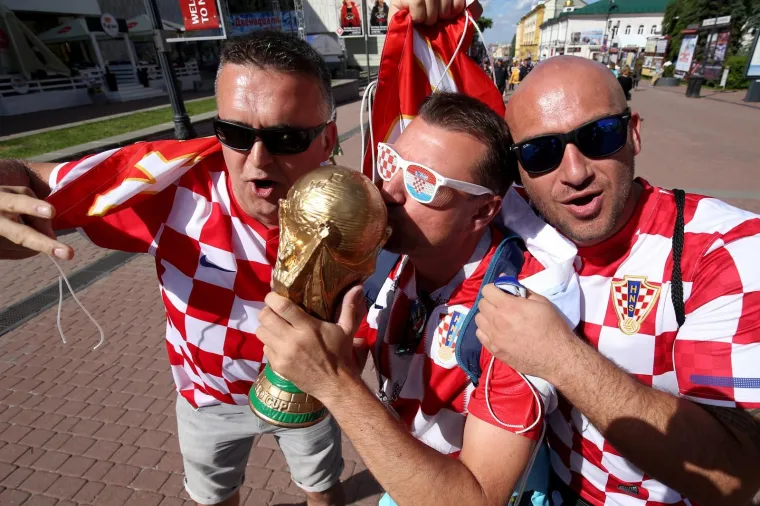 Odlična atmosfera: Hrvatski navijači počeli se okupljati u Njižni Novgorodu