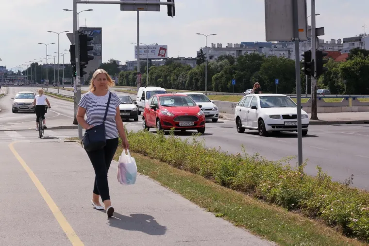 Zagreb: Unatoč najavljenom prosvjedu promet na križanju Slavonske i Holjevca odvijao se bez pote&scaron;koća