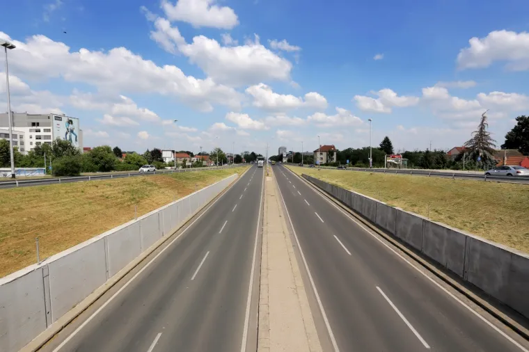 Zagreb: Unatoč najavljenom prosvjedu promet na križanju Slavonske i Holjevca odvijao se bez pote&scaron;koća