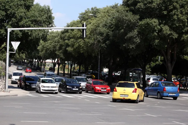 Split: Promet na križanju Vukovarske i Dubrovačke odvijao se bez pote&scaron;koća