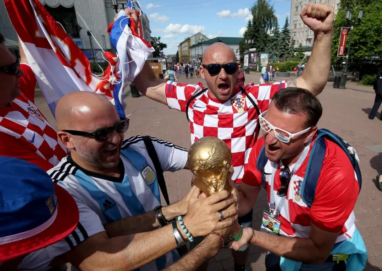 HRVATSKI NAVIJAČI PREPLAVILI NIŽNJI NOVGOROD: Počinje euforija uoči sraza sa Argentinom