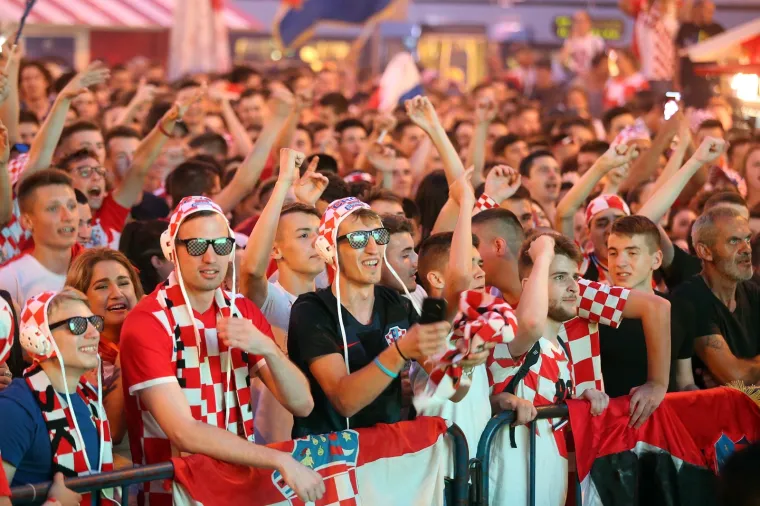 Pobjeda Hrvatske nad Argentinom gledala se u fan zoni Budi ponosan na Trgu bana Josipa Jelacčića u Zagrebu