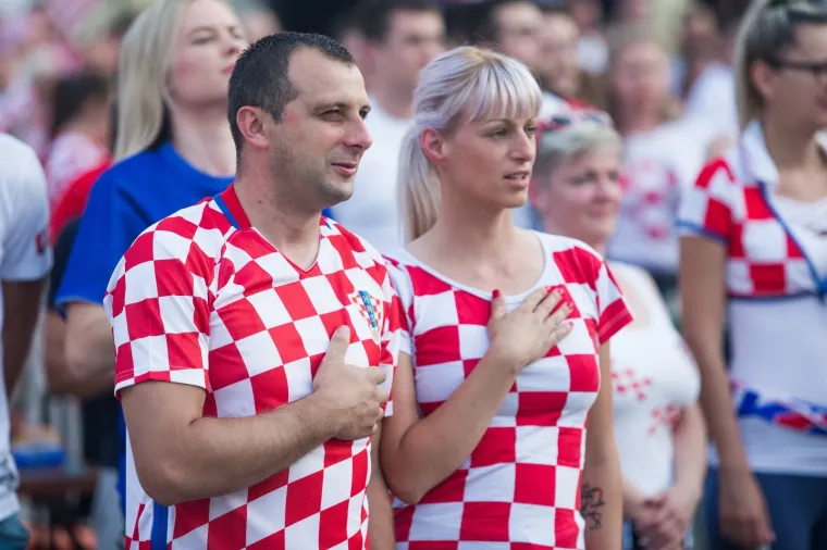 U Osijeku su navijači navijali i slavili u Tvrđi