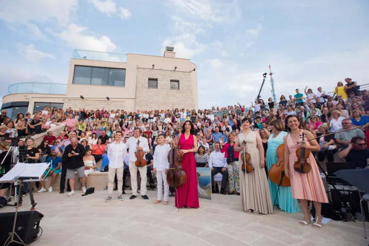 POZDRAV LJETU: Ana Rucner održala tradicionalni ranojutarnji koncert na Srđu