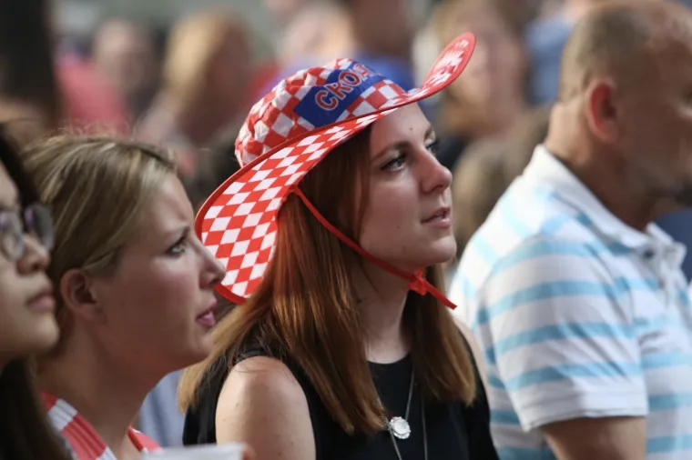 VATRENE HRVATICE POKAZALE ARGENTINCIMA KAKO SE NAVIJA: Pogledajte kako se utakmica prati u Zagrebu i Splitu