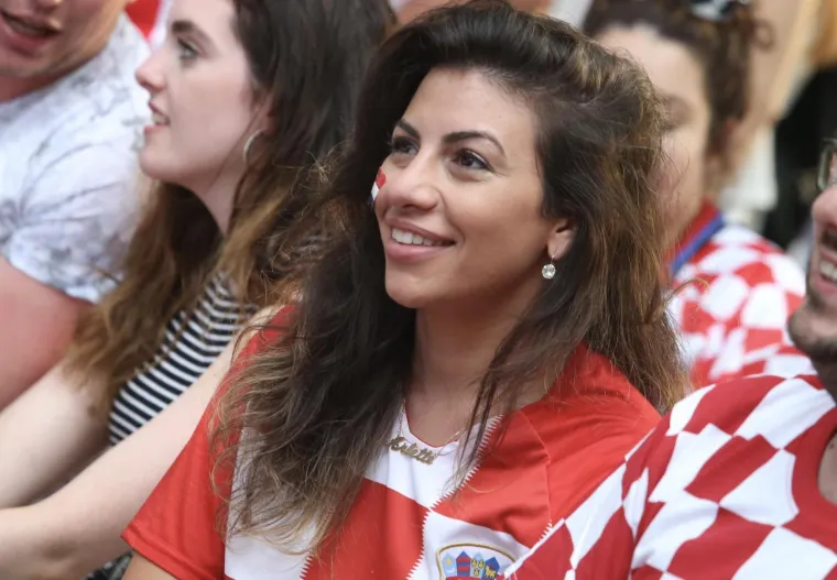 Navijači u fan zoni u Splitu prate utakmicu Hrvatska - Argentina.