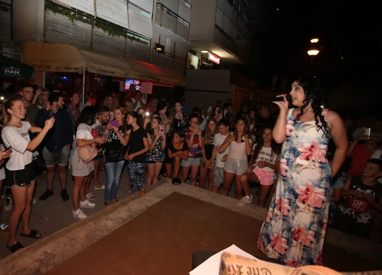 NIKOLINA IZ 'LJUBAV JE NA SELU' ODRŽALA KONCERT: Sve zanima jedna stvar - gdje je Jovica?