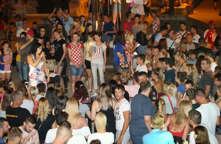 NIKOLINA IZ 'LJUBAV JE NA SELU' ODRŽALA KONCERT: Sve zanima jedna stvar - gdje je Jovica?