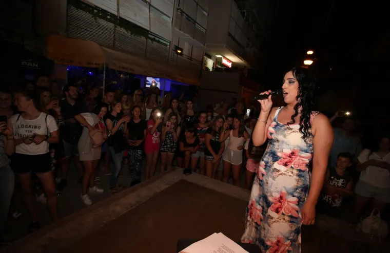 NIKOLINA IZ 'LJUBAV JE NA SELU' ODRŽALA KONCERT: Sve zanima jedna stvar - gdje je Jovica?