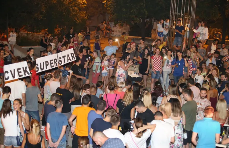 NIKOLINA IZ 'LJUBAV JE NA SELU' ODRŽALA KONCERT: Sve zanima jedna stvar - gdje je Jovica?