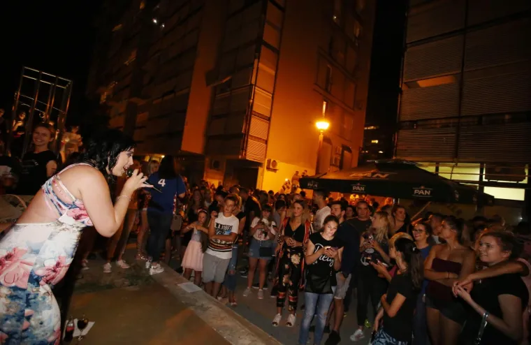 NIKOLINA IZ 'LJUBAV JE NA SELU' ODRŽALA KONCERT: Sve zanima jedna stvar - gdje je Jovica?