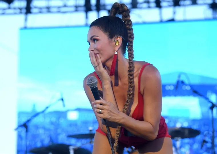 VATRENA SEVERINA ZAPALILA KONCERT U VRUĆIM CRVENIM HLAČICAMA: Tisućama ljudi zbog nje nije uopće bila bitna tekma
