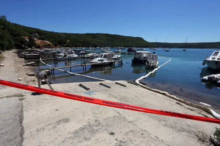 Ekolo&scaron;ka katastrofa kod Istre: Nastavljeno či&scaron;ćenje mora nakon istjecanja goriva s teretnog broda
