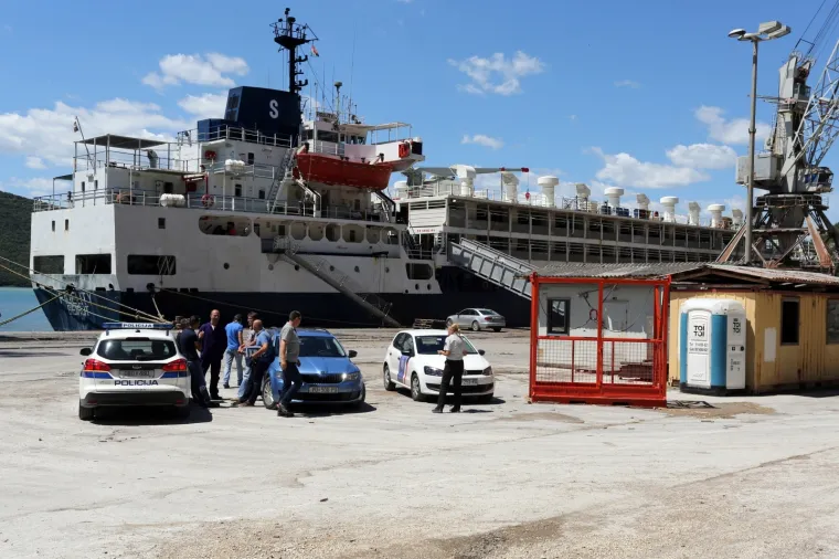 Ekolo&scaron;ka katastrofa kod Istre: Nastavljeno či&scaron;ćenje mora nakon istjecanja goriva s teretnog broda