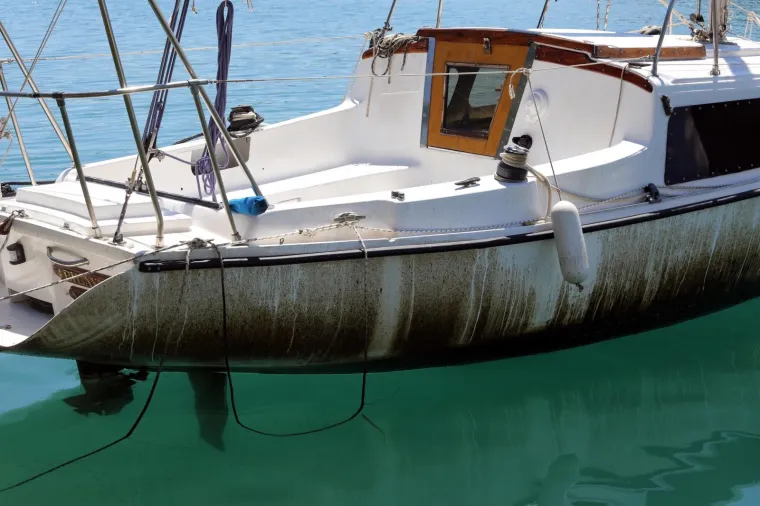 Ekolo&scaron;ka katastrofa kod Istre: Nastavljeno či&scaron;ćenje mora nakon istjecanja goriva s teretnog broda