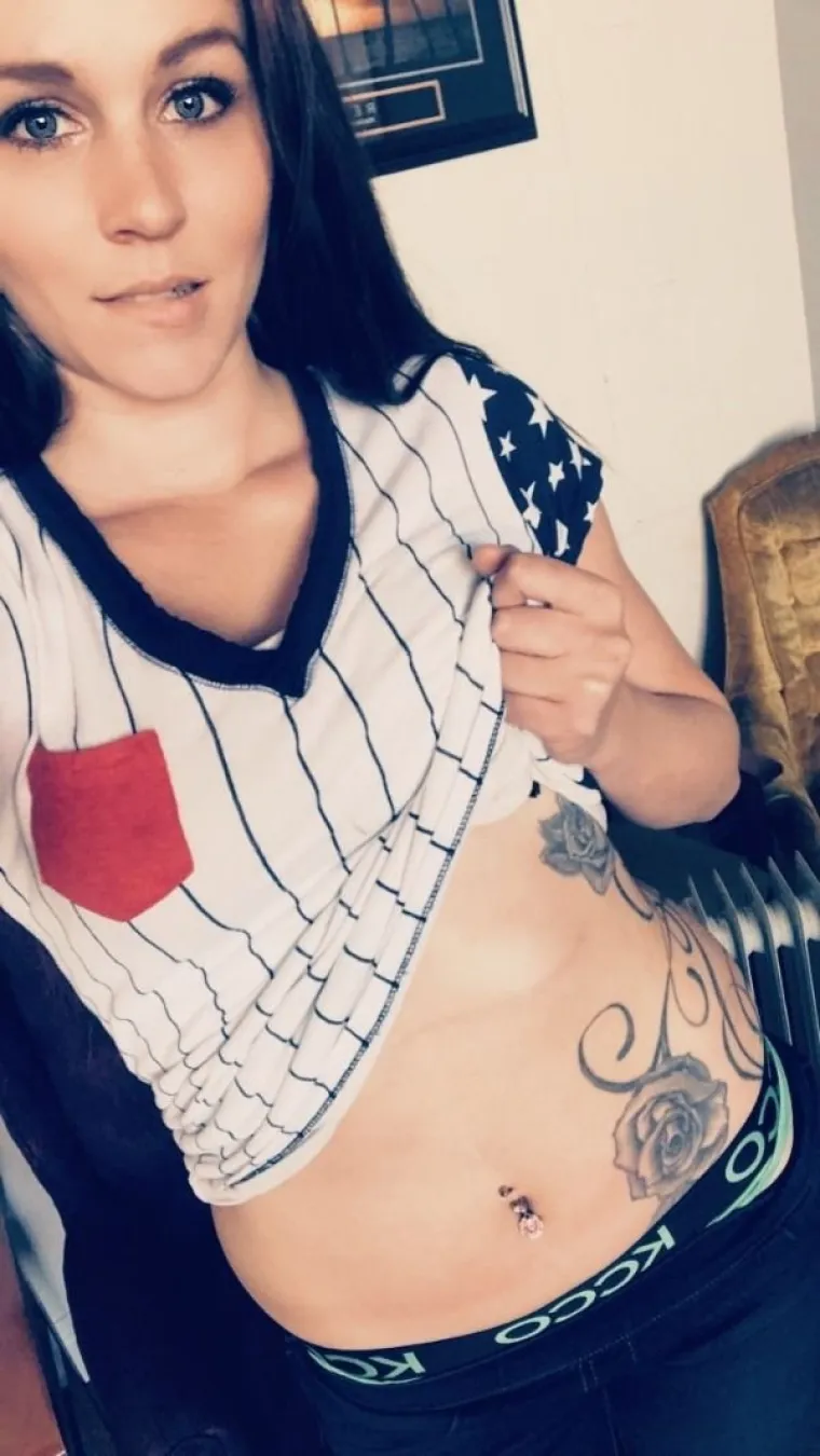 &Scaron;TRAJK KOJEG POSLODAVCI SIGRUNO NE ŽELE PREKINUTI: Protiv radnog vikenda prosvjeduju seksi selfijima