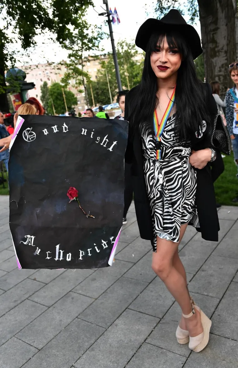 POČELA PARADA PONOSA U BEOGRADU: Pripadnici LGBT populacije okupili se i krenuli u prosvjednu &scaron;etnju prema Studentskom parku