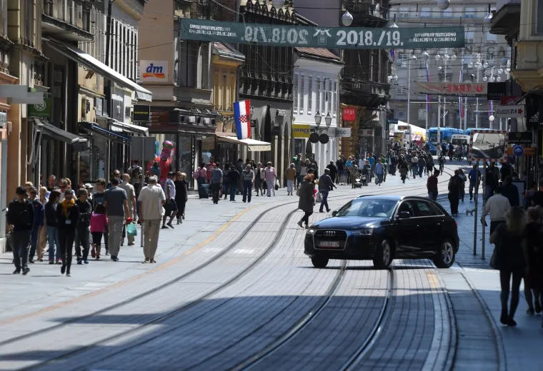 PRODUŽENI VIKEND ISPRAZNIO GRAD: Ovako izgleda subotnja špica kad svi odu na more