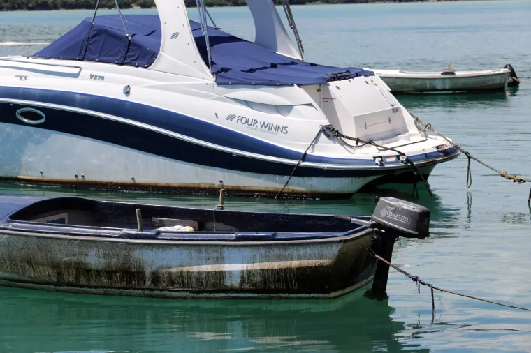 EKOLO&Scaron;KI INCIDENT U RA&Scaron;KOM ZALJEVU: S libanonskog broda iscurila nafta, u tijeku je či&scaron;ćenje mora i obale