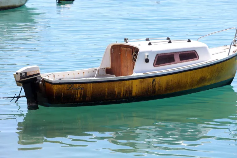 EKOLO&Scaron;KI INCIDENT U RA&Scaron;KOM ZALJEVU: S libanonskog broda iscurila nafta, u tijeku je či&scaron;ćenje mora i obale