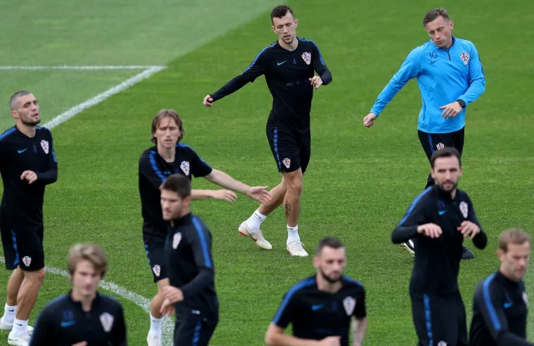 TRENING NEPOBJEDIVIH: Hrvatski nogometa&scaron;i pripremaju se za ogled protiv Islanda, atmosfera je odlična