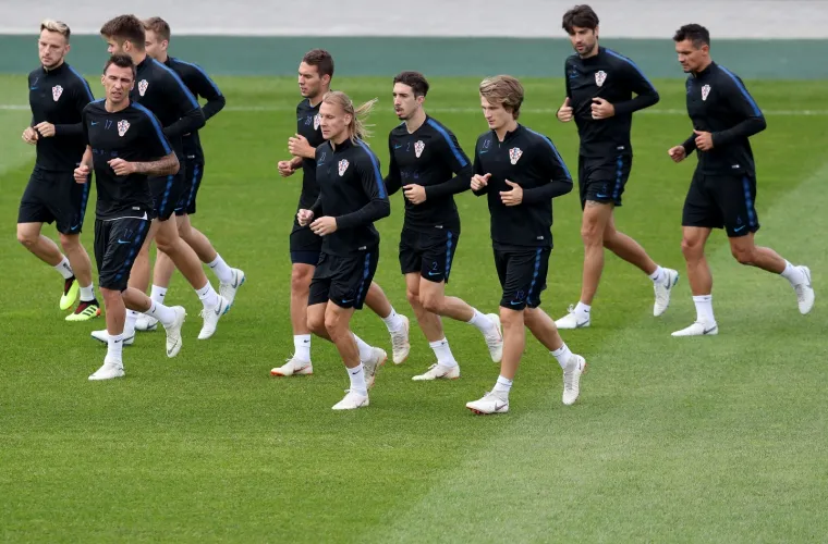 TRENING NEPOBJEDIVIH: Hrvatski nogometa&scaron;i pripremaju se za ogled protiv Islanda, atmosfera je odlična