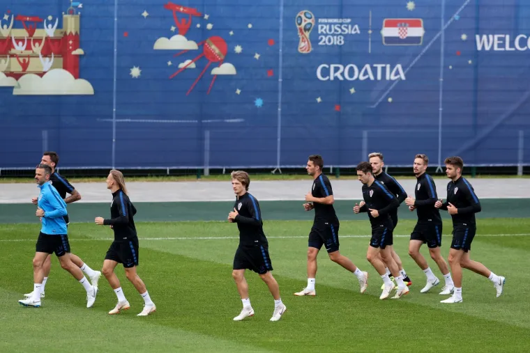 TRENING NEPOBJEDIVIH: Hrvatski nogometa&scaron;i pripremaju se za ogled protiv Islanda, atmosfera je odlična