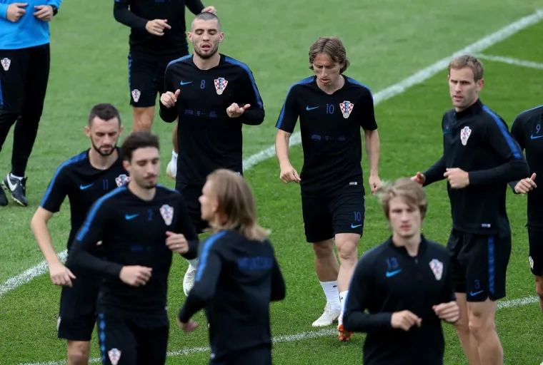 TRENING NEPOBJEDIVIH: Hrvatski nogometa&scaron;i pripremaju se za ogled protiv Islanda, atmosfera je odlična