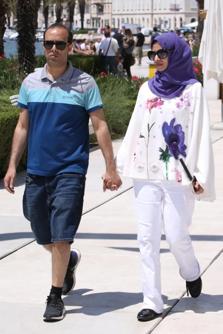 SUNČANI VIKEND U SPLITU: Ljepotice i turisti preplavili rivu