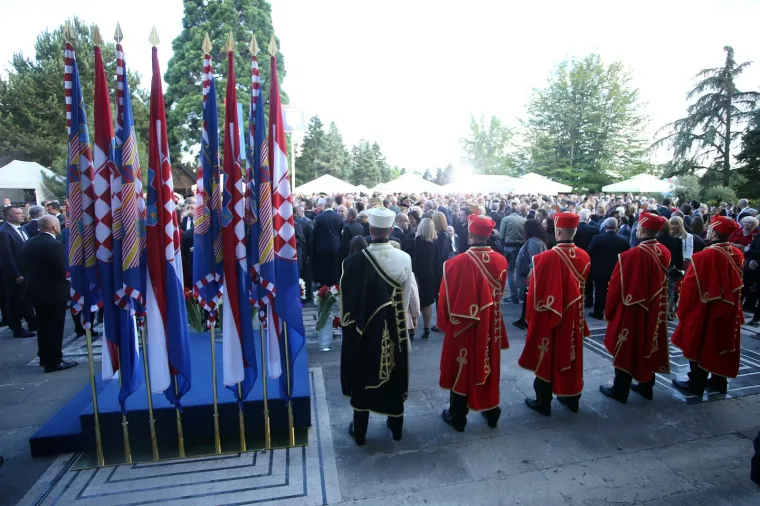 VELIKA FOTOGALERIJA: Evo kako je izgledao prijem kod predsjednice za Dan državnosti