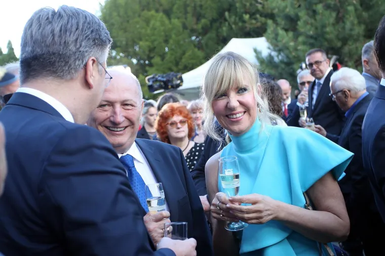 VELIKA FOTOGALERIJA: Evo kako je izgledao prijem kod predsjednice za Dan državnosti